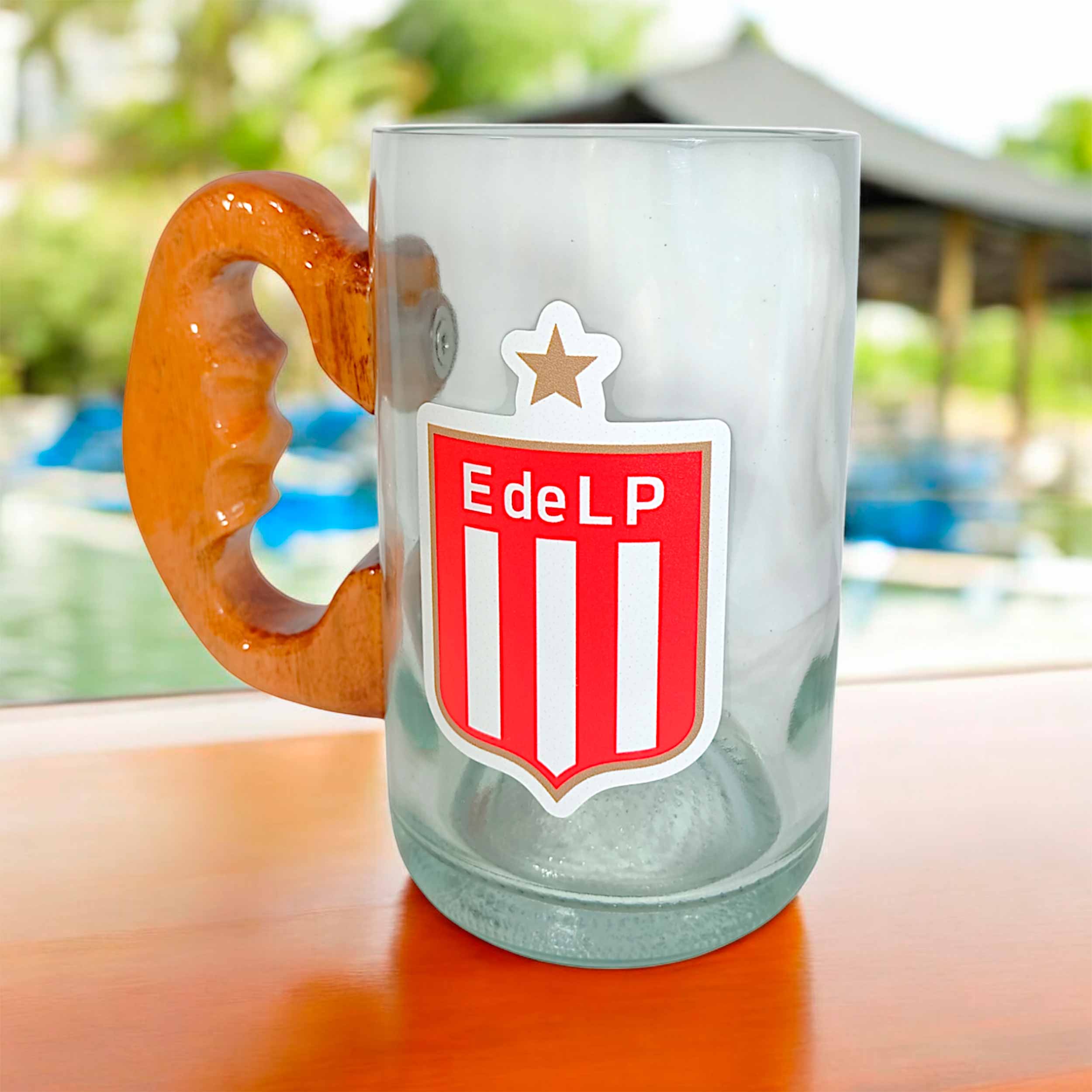 Chopp de Estudiantes de La Plata de botella cortada para regalar. Escudo del Club en vinilo UV. Hecho por VASODIVETRO
