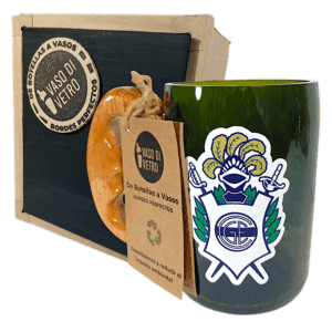 Chopp de Gimnasia de La Plata de botella cortada para regalar. Escudo del Club en vinilo UV. Hecho por VASODIVETRO