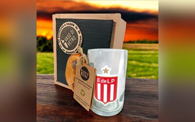 Chopp de vidrio reciclado con mango de madera