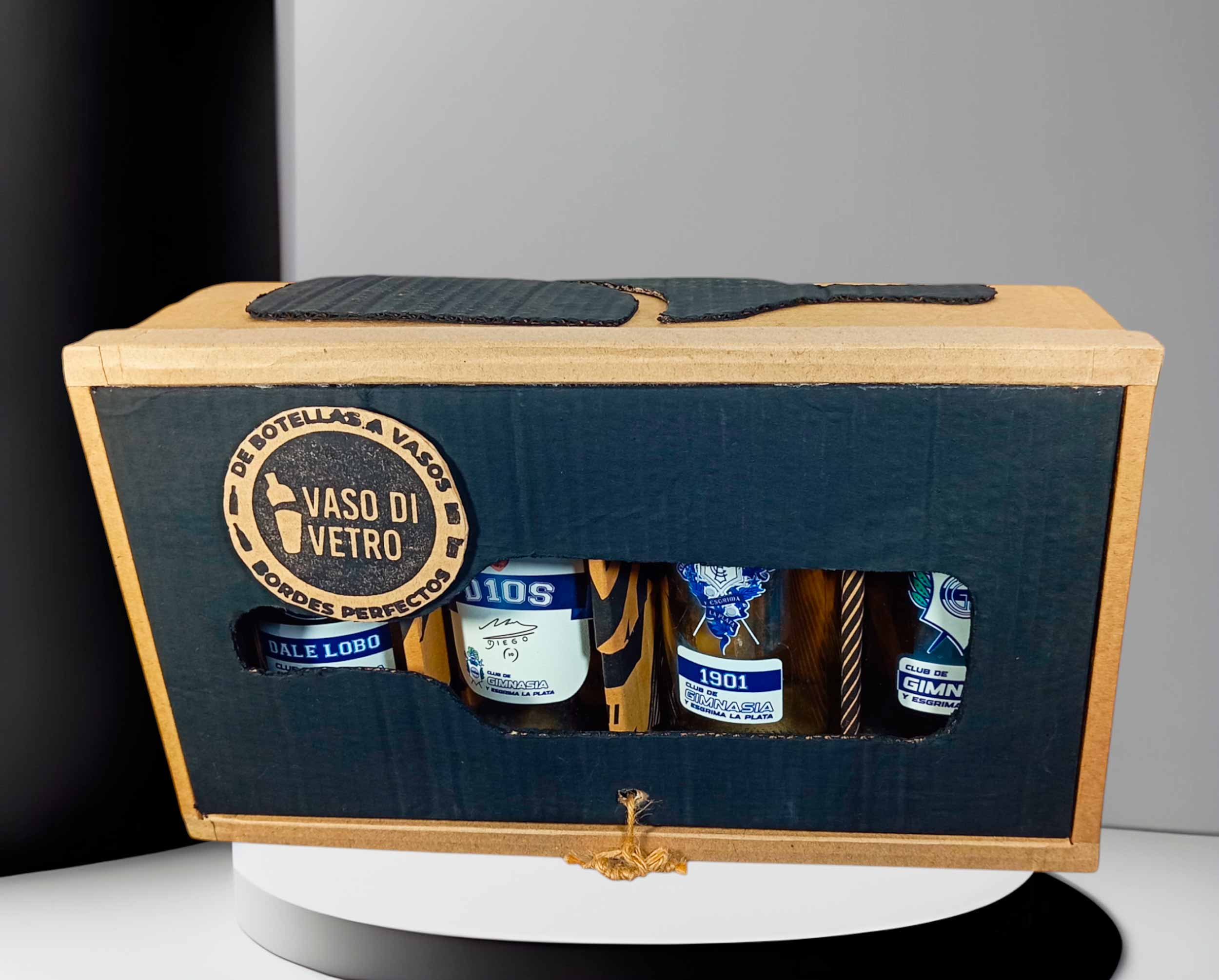 Coleccion de Gimnasia de La Plata de botella cortada para regalar. 4 Escudos del Club en vinilo UV. Hecho por VASODIVETRO