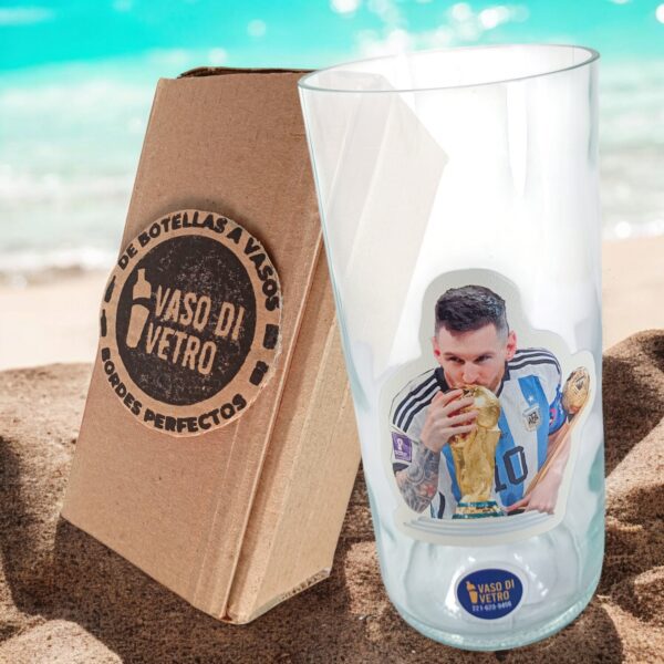 Vaso Messi besando la copa del mundo. Regalo Original VASODIVETRO