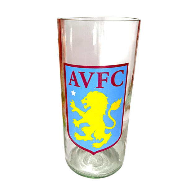 Vaso de Aston Villa Football Club de botella cortada para regalar. Escudo del Club en vinilo laqueado. Hecho por VASODIVETRO