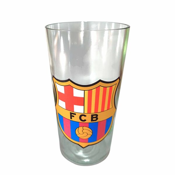 Vaso de Barcelona de botella cortada para regalar. Escudo del Club en vinilo laqueado. Hecho por VASODIVETRO