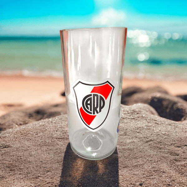 Vaso de botella cortada para regalar con Escudo de River en vinilo UV