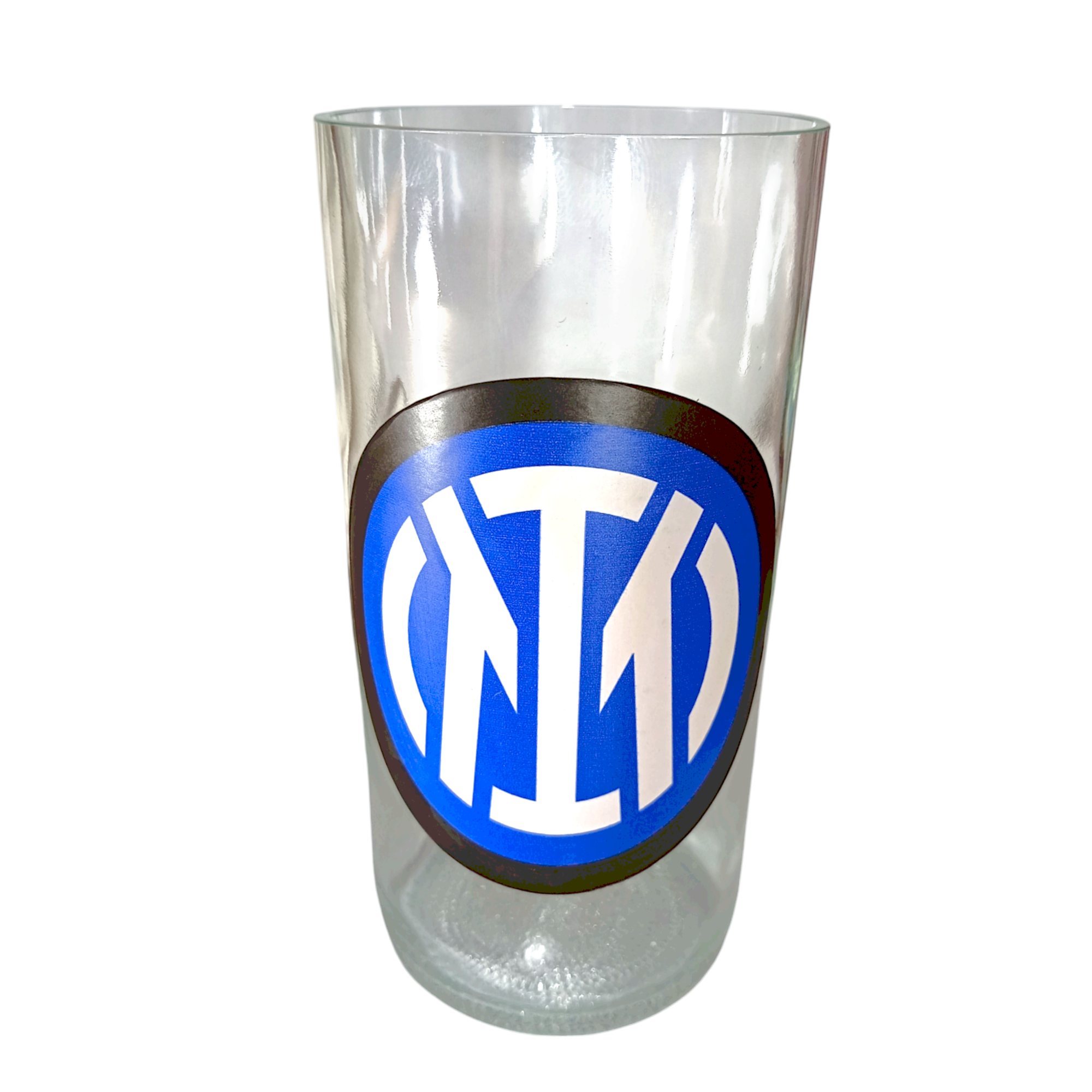 Vaso del Inter de Milan de botella cortada para regalar. Escudo del Club en vinilo laqueado. Hecho por VASODIVETRO